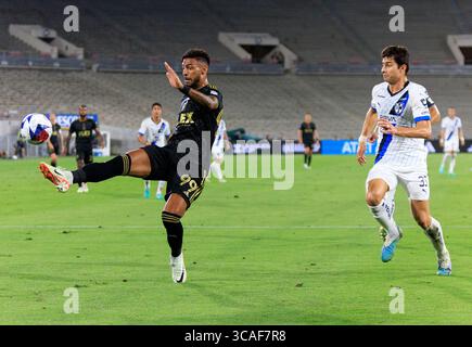 11 août 2023, Pasadena, Californie, États-Unis : Denis Bouanga #99 du Los Angeles Football Club tente de contrôler le ballon lors de leur match des quarts de finale de la Coupe des ligues 2023 contre le CF Monterrey le vendredi 11 août 2023 au Rose Bowl Stadium de Pasadena, Californie. JAVIER ROJAS/PI (crédit image : © PI via ZUMA Press Wire) Banque D'Images