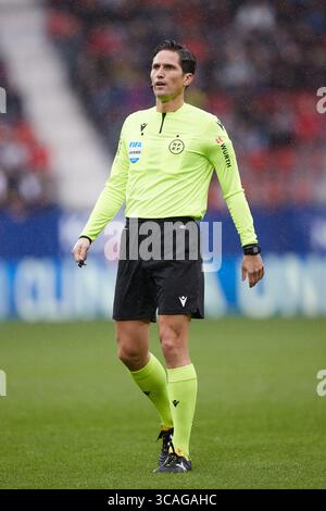 4 novembre 2023, PAMPELUNE, NAVARRE, ESPAGNE : Munuera Montero regarde le match LaLiga EA Sports entre CA Osasuna et Girona FC à El Sadar le 4 novembre 2023, à Pampelune, Espagne. (Crédit image : © Ricardo Larreina/AFP7 via ZUMA Press Wire) Banque D'Images