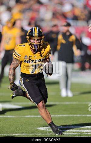 24 novembre 2023 : Missouri Running Back Cody Schrader #7 arrive sur le terrain. Le Missouri bat l'Arkansas 48-14 à Fayetteville, AR. Richey Miller/CSM (crédit image : Banque D'Images
