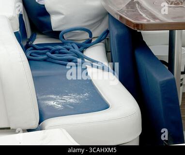 MONTAUK, NY - AOÛT 06 : ce qui semble être une substance poudreuse blanche est vu ici sur les photos du bateau où la police du comté de Suffolk a identifié la femme retrouvée morte sur le bateau nommé "Ripple" qui est amarré au Montauk Yacht Club mardi comme Martha Nolan O'Slattara, une femme de 33 ans et fondatrice d'eastxEast de Manhattan. La rumeur veut que les deux bateaux soient dus par le même propriétaire, et les deux semblent être nommés d'après des chansons du groupe rock The Grateful Dead (Hell in A Bucket & Ripple). Le Montauk Yacht club dispose également d'un club et d'un DJ live et est situé au 32 Star Island Rd, Montauk, NY 11954 Banque D'Images