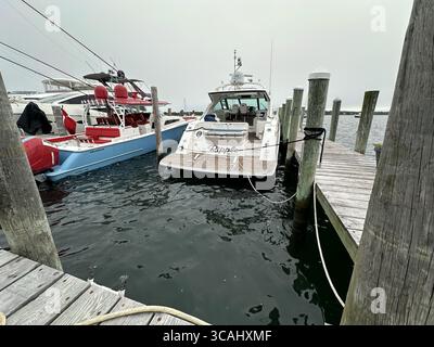 MONTAUK, NY - AOÛT 06 : ce qui semble être une substance poudreuse blanche est vu ici sur les photos du bateau où la police du comté de Suffolk a identifié la femme retrouvée morte sur le bateau nommé 'Ripple' qui est amarré au Montauk Yacht Club mardi comme Martha Nolan O'Slattara, une femme de 33 ans et fondatrice d'EastxEast de Manhattan. La rumeur veut que les deux bateaux soient dus par le même propriétaire, et les deux semblent être nommés d'après des chansons du groupe rock The Grateful Dead (Hell in A Bucket & Ripple). Le Montauk Yacht club dispose également d'un club et d'un DJ live et est situé au 32 Star Island Rd, Montauk, NY 11954 Banque D'Images