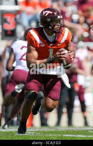 15 avril 2023 : le quarterback Kyron drones (1) des Virginia Tech Hokies se bat lors du Virginia Tech Football Spring Game au Lane Stadium de Blacksburg, en Virginie. Greg Atkins/CSM (image de crédit : Banque D'Images