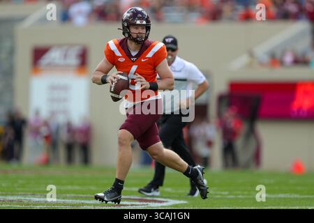 15 avril 2023 : le quarterback Grant Wells (6 ans) des Virginia Tech Hokies se bat lors du Virginia Tech Football Spring Game au Lane Stadium de Blacksburg, en Virginie. Greg Atkins/CSM (image de crédit : Banque D'Images