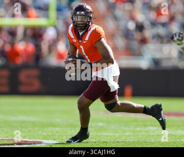 15 avril 2023 : le quarterback Kyron drones (1) des Virginia Tech Hokies se bat lors du Virginia Tech Football Spring Game au Lane Stadium de Blacksburg, en Virginie. Greg Atkins/CSM (image de crédit : Banque D'Images
