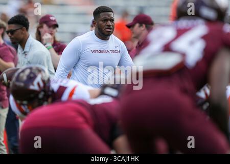 15 avril 2023 : Chris Marve, coordinateur défensif des Virginia Tech Hokies, pendant les échauffements avant le match de printemps de Virginia Tech Football au Lane Stadium à Blacksburg, en Virginie. Greg Atkins/CSM (image de crédit : Banque D'Images