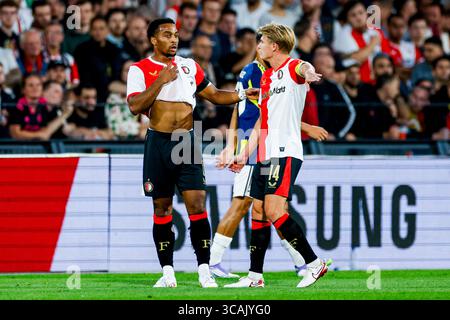 Quinten Timber de Feyenoord regarde et SEM Steijn de Feyenoord fait des gestes pendant la Ligue des Champions de l'UEFA, 3ème tour de qualification, 2ème match de jambe entre Banque D'Images