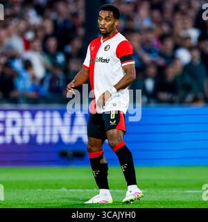 Quinten Timber, de Feyenoord, regarde pendant la Ligue des champions de l'UEFA, 3e tour de qualification, match de 2e manche entre Feyenoord et Fenerbahce au Stadion Banque D'Images