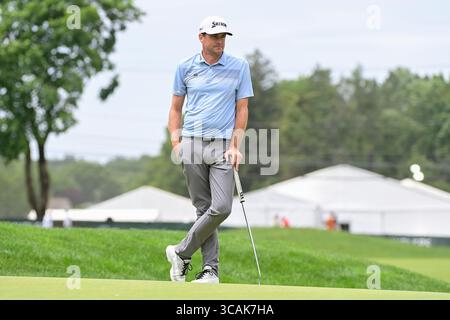 22 juin 2023 : Keegan Bradley attend son tour pour jouer son ballon sur le neuvième green lors de la première manche du Travelers Championship à Cromwell CT. Crédit obligatoire Eric Canha/Cal Sport Media (crédit image : © Eric Canha/CSM via ZUMA Press Wire) Banque D'Images
