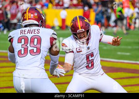 10 septembre 2023 : les commandants de Washington punter Tress Way (5) et la sécurité Jeremy Reaves (39) célèbrent pendant le match de la NFL entre les Cardinals de l'Arizona et les Commanders de Washington à Landover, MD. Reggie Hildred/CSM (crédit image : © Reggie Hildred/CSM via ZUMA Press Wire) Banque D'Images