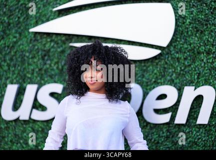 6 septembre 2023, Flushing Meadows, New York, États-Unis : H.E.R. arrive au jour 9 de l'US Open 2023 qui se tient au Centre national de Tennis Billie Jean King de l'USTA le mercredi 6 septembre 2023 dans le quartier Flushing du Queens borough de New York. H.E.R.. JAVIER ROJAS/PI (crédit image : © PI via ZUMA Press Wire) Banque D'Images
