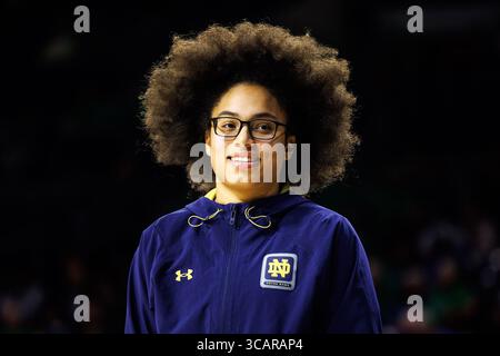 21 novembre 2023 : Olivia Miles (5 ans) est blessée lors d'un match de basket-ball féminin de la NCAA entre les Cougars de l'État de Chicago et les notre Dame Fighting Irish au Purcell Pavilion au Joyce Center à South Bend, Indiana. John Mersits/CSM. (Crédit image : © John Mersits/CSM via ZUMA Press Wire) Banque D'Images