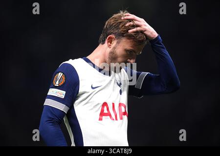 Dossier photo datée du 10-04-2025 du milieu de terrain de Tottenham James Maddison, qui a subi une rupture du ligament croisé antérieur au genou droit et va subir une intervention chirurgicale « dans les jours à venir », a annoncé le club. Date d'émission : jeudi 7 août 2025. Banque D'Images