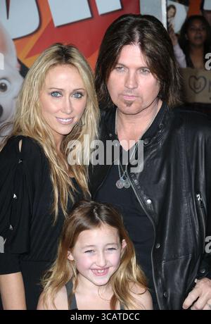 Billy Ray Cyrus et sa famille lors de la première mondiale de 'Bolt' au El Capitan Theater à Hollywood - 17 novembre 2008 Banque D'Images