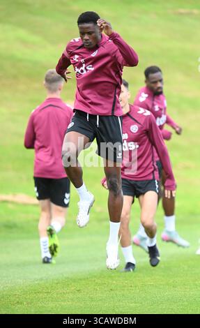 Oriam Sports Centre Edinburgh.Scotland, Royaume-Uni. 7 août 2025. Coeurs signature récente Pierre Landry Kabore. Séance d'entraînement pour Scottish Premiership match vs Dundee Utd crédit : eric mccowat/Alamy Live News Banque D'Images