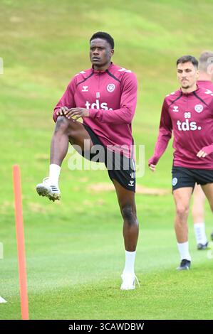 Oriam Sports Centre Edinburgh.Scotland, Royaume-Uni. 7 août 2025. Coeurs signature récente Pierre Landry Kabore. Séance d'entraînement pour Scottish Premiership match vs Dundee Utd crédit : eric mccowat/Alamy Live News Banque D'Images