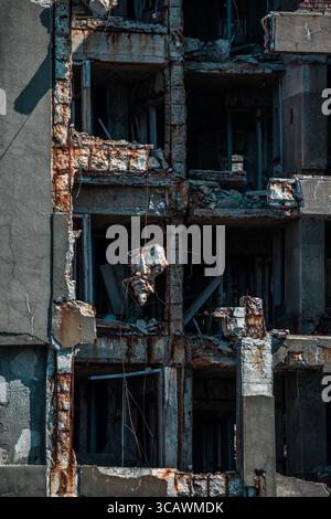 Bâtiments en béton abandonnés sur Gunkanjima (île de Hashima) au large de la côte de Nagasaki, au Japon, un ancien site d’extraction de charbon surnommé « l’île du cuirassé ». Banque D'Images
