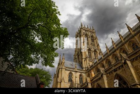 La tour haute de l'église St Georges, Doncaster Minster, South Yorkshire. Banque D'Images