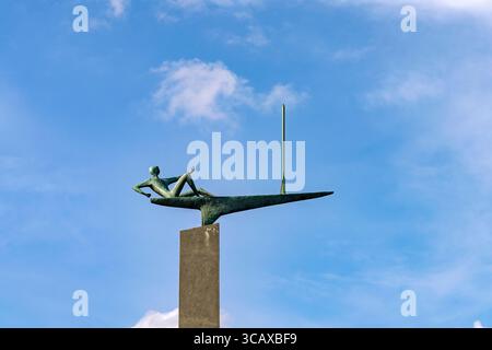 Sculpture le Sailor dans le port de Kiel, Schleswig-Holstein, Allemagne Banque D'Images