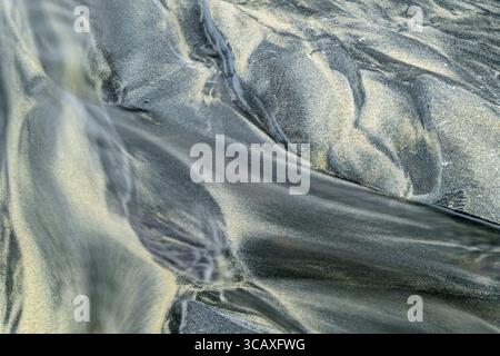 Structures dans le sable, Senja, Troms, Norvège Banque D'Images