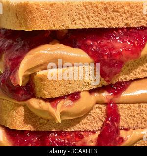 Griller avec du beurre d'arachide et de la confiture Banque D'Images