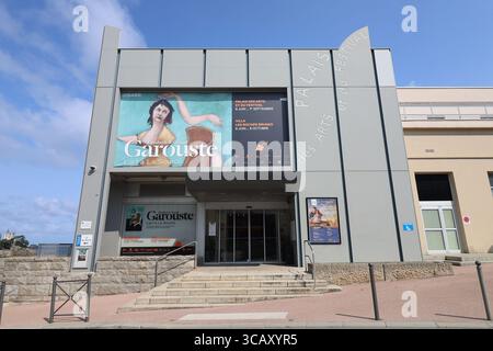 Palais des Arts et des Festivals, salle de spectacle, salle de concert et centre de conférences, vue extérieure, ville de Dinard, département d'Ille et Vilaine, Brit Banque D'Images