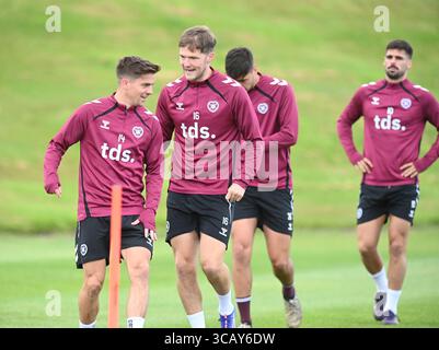 Oriam Sports Centre Edinburgh.Scotland, Royaume-Uni. 7 août 2025. Hearts Cammy Devlin & Blair Spittal session d'entraînement pour Scottish Premiership match vs Dundee Utd crédit : eric mccowat/Alamy Live News Banque D'Images