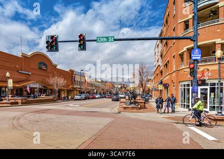 Vue le long de 13th Street dans le centre de Golden, Colorado, États-Unis. Banque D'Images