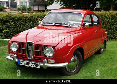 Bad Bentheim, Allemagne 13 juillet 2025 le devant d'une Saab 86 rouge de 1965 ou 1966 Banque D'Images