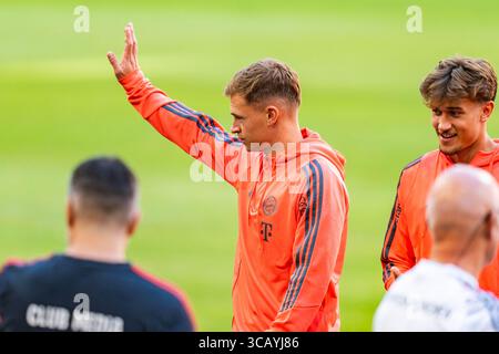 07.08.2025, FC Bayern München v. Tottenham Hotspur, Testspiel/Freundschaftsspiel Joshua Kimmich (FC Bayern Muenchen, #6) Tom Bischof (FC Bayern Muenchen, #20) Banque D'Images