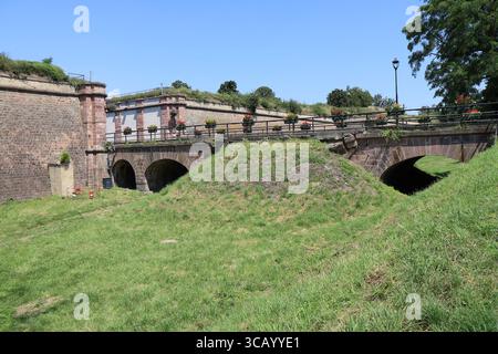 Anciens remparts, fortifications, ville de neuf-Brisach, département du Haut-Rhin, France Banque D'Images