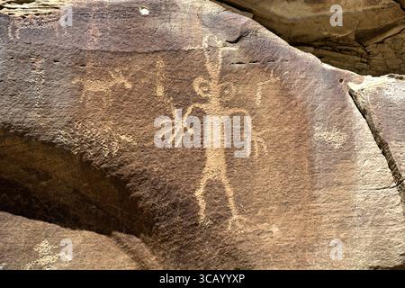 Pétroglyphes préhistoriques de Barrier Canyon sculptés dans Utah Cliff face Banque D'Images