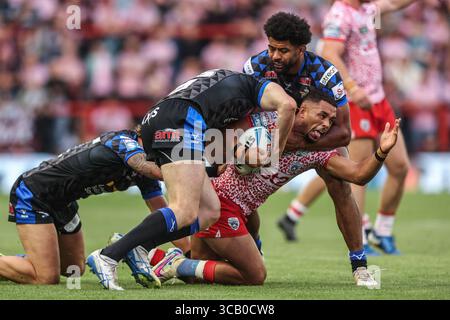 Leigh, Royaume-Uni. 07 août 2025. Umyla Hanley de Leigh Leopards est attaqué lors du match Leigh Leopards vs Leeds Rhinos de Betfred Super League Round 21 au Leigh Sports Village, Leigh, Royaume-Uni, le 7 août 2025 (photo par Alfie Cosgrove/News images) à Leigh, Royaume-Uni, le 8/7/2025. (Photo par Alfie Cosgrove/News images/SIPA USA) crédit : SIPA USA/Alamy Live News Banque D'Images