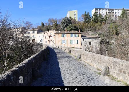 Pont Louis XIII, pont de pierre sur la rivière Ouveze, Privas, Ardèche, France Banque D'Images