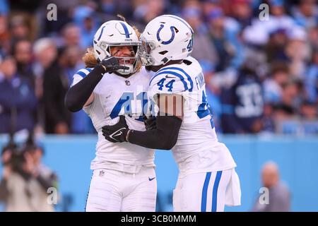 3 décembre 2023 : le linebacker Grant Stuard (41) et le linebacker Zaire Franklin (44) célèbrent son touchdown contre les Titans du Tennessee lors de la deuxième moitié d'un match de la NFL entre les Colts d'Indianapolis et les Titans du Tennessee au Nissan Stadium de Nashville TN Steve Roberts/CSM (crédit image : © Steve Roberts/CSM via ZUMA Press Wire) Banque D'Images