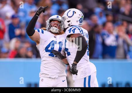 3 décembre 2023 : le linebacker Grant Stuard (41) et le linebacker Zaire Franklin (44) célèbrent son touchdown contre les Titans du Tennessee lors de la deuxième moitié d'un match de la NFL entre les Colts d'Indianapolis et les Titans du Tennessee au Nissan Stadium de Nashville TN Steve Roberts/CSM (crédit image : © Steve Roberts/CSM via ZUMA Press Wire) Banque D'Images