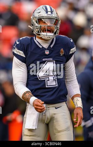 07 janvier 2024 : le quarterback des Dallas Cowboys Dak Prescott (4) se réchauffe avant le match NFL entre les Dallas Cowboys et les Washington Commanders à Landover, MD. Reggie Hildred/CSM (image crédit : © Reggie Hildred/CSM via ZUMA Press Wire) Banque D'Images