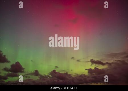 “Aurora Borealis au-dessus de la baie de Derbyhaven, île de Man” Banque D'Images