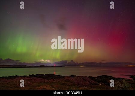“Aurora Borealis au-dessus de la baie de Derbyhaven, île de Man” Banque D'Images