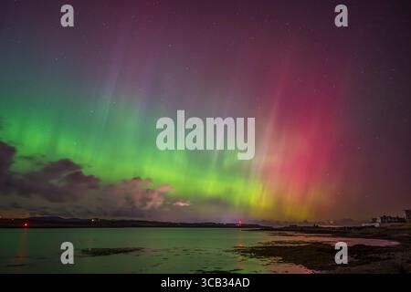 “Aurora Borealis au-dessus de la baie de Derbyhaven, île de Man” Banque D'Images