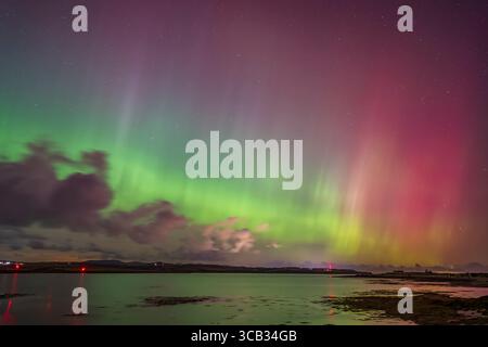 “Aurora Borealis au-dessus de la baie de Derbyhaven, île de Man” Banque D'Images