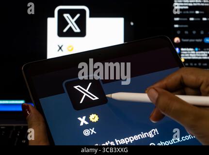 27 juillet 2023 : dans cette illustration photo, une personne navigant sur le compte X, anciennement Twitter, sur un iPad, le 27 juillet 2023 à Guwahati, Inde (crédit image : © David Talukdar/ZUMA Press Wire) Banque D'Images