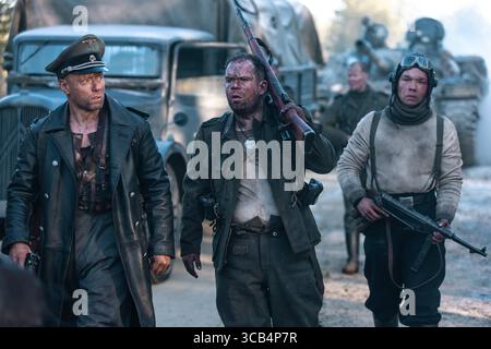 DATE DE SORTIE : 28 avril 2023 TITRE : Sisu STUDIO : Lionsgate RÉALISATEUR : Jalmari Helander INTRIGUE : pendant les derniers jours désespérés de la seconde Guerre mondiale, un prospecteur solitaire (Jorma Tommila) croise des chemins avec les nazis sur une retraite de terre brûlée dans le nord de la Finlande. Quand les nazis volent son or, ils découvrent rapidement qu'ils viennent de s'emmêler avec aucun mineur ordinaire. Bien qu'il n'y ait pas de traduction directe pour le mot finnois 'sisu', cet ex-commando légendaire incarnera ce que sisu signifie : une forme de courage à genoux blancs et une détermination inimaginable face à des obstacles écrasants. Et peu importe ce que les nazis th Banque D'Images