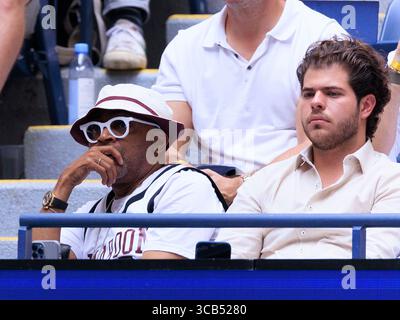 5 septembre 2023, Flushing Meadows, New York, États-Unis : Novak Djokovic pendant le jour 9 de l'US Open 2023 qui s'est tenu au Centre national de Tennis Billie Jean King de l'USTA le mardi 5 septembre 2023 dans le quartier Flushing du Queens borough de New York. . JAVIER ROJAS/PI (crédit image : © PI via ZUMA Press Wire) Banque D'Images