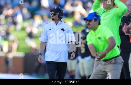 21 octobre 2023 : Dave Clawson est l'entraîneur-chef de Wake Forest. Match de football NCAA entre l'université de Pittsburgh et l'université Wake Forest, au stade Allegacy Federal Credit Union, Winston Salem, Caroline du Nord. David Beach/CSM (crédit image : © David Beach/CSM via ZUMA Press Wire) Banque D'Images