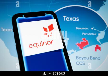 28 août 2023, Asuncion, Paraguay : le logo Equinor est affiché sur un smartphone. La société énergétique norvégienne Equinor a déclaré lundi qu'elle avait acquis une participation de 25 % dans Bayou Bend CCS LLC, un projet américain de captage et de stockage du dioxyde de carbone (CO2) situé le long de la côte du golfe du Mexique, dans le sud-est du Texas. Equinor a acquis sa part de 25 % par le biais du rachat de Texas Carbon 1 LLC, une filiale de Carbonvert. Chevron est l'opérateur avec une participation de 50 pour cent, et Talos détient une participation de 25 pour cent. (Crédit image : © Andre M. Chang/ZUMA Press Wire) Banque D'Images
