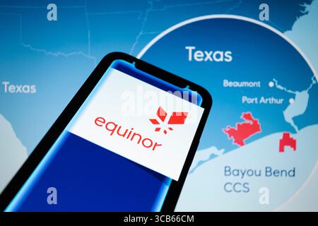 28 août 2023, Asuncion, Paraguay : le logo Equinor est affiché sur un smartphone. La société énergétique norvégienne Equinor a déclaré lundi qu'elle avait acquis une participation de 25 % dans Bayou Bend CCS LLC, un projet américain de captage et de stockage du dioxyde de carbone (CO2) situé le long de la côte du golfe du Mexique, dans le sud-est du Texas. Equinor a acquis sa part de 25 % par le biais du rachat de Texas Carbon 1 LLC, une filiale de Carbonvert. Chevron est l'opérateur avec une participation de 50 pour cent, et Talos détient une participation de 25 pour cent. (Crédit image : © Andre M. Chang/ZUMA Press Wire) Banque D'Images