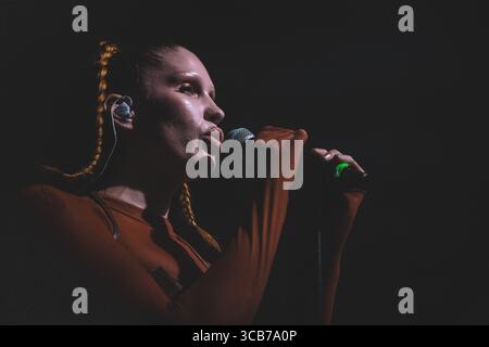 8 novembre 2023, Copenhague, Copenhague, Danemark : Copenhague, Danemark. 08 novembre 2023. Le chanteur, compositeur et multi-instrumentiste américain Eartheater donne un concert à VEGA à Copenhague. (Crédit image : © Peter Troest/Gonzales photo via ZUMA Press) Banque D'Images