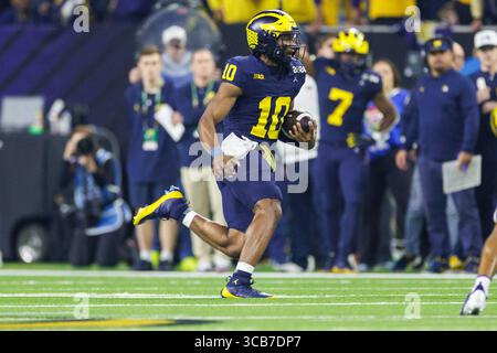 08 janvier 2024 : le quarterback du Michigan Alex Orji (10 ans) court avec le ballon pendant le match du championnat national de football universitaire entre les Huskies de Washington et les Wolverines du Michigan au stade NRG de Houston, Texas. John Mersits/CSM (crédit image : © John Mersits/CSM via ZUMA Press Wire) Banque D'Images