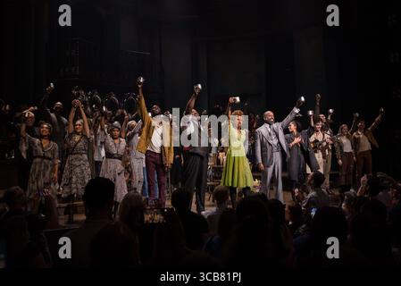 NY. 07 août 2025. Patrick page, Kay Trinidad, Marla Louissaint, Jessie Shelton, André de Shields, Malcolm Armwood, Phillip Boykin, Lana Gordon, Daniel Breaker, Myra Molloy, Ali Louis Bourzgui à l'intérieur pour HADESTOWN 2000th Curtain Call, Walter Kerr Theatre, New York, NY, août 07, 2025. crédit : Simon Lindenblatt/Everett Collection/Alamy Live News Banque D'Images