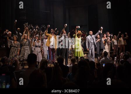 NY. 07 août 2025. Patrick page, Kay Trinidad, Marla Louissaint, Jessie Shelton, André de Shields, Malcolm Armwood, Phillip Boykin, Lana Gordon, Daniel Breaker, Myra Molloy, Ali Louis Bourzgui à l'intérieur pour HADESTOWN 2000th Curtain Call, Walter Kerr Theatre, New York, NY, août 07, 2025. crédit : Simon Lindenblatt/Everett Collection/Alamy Live News Banque D'Images